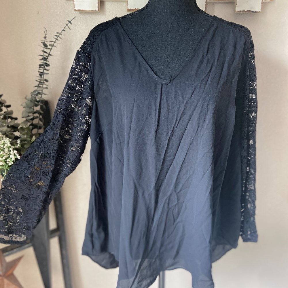 TORRID Black V-Neck Semi Sheer Blouse Floral Lace Sleeves TORRID Size 1(1X)